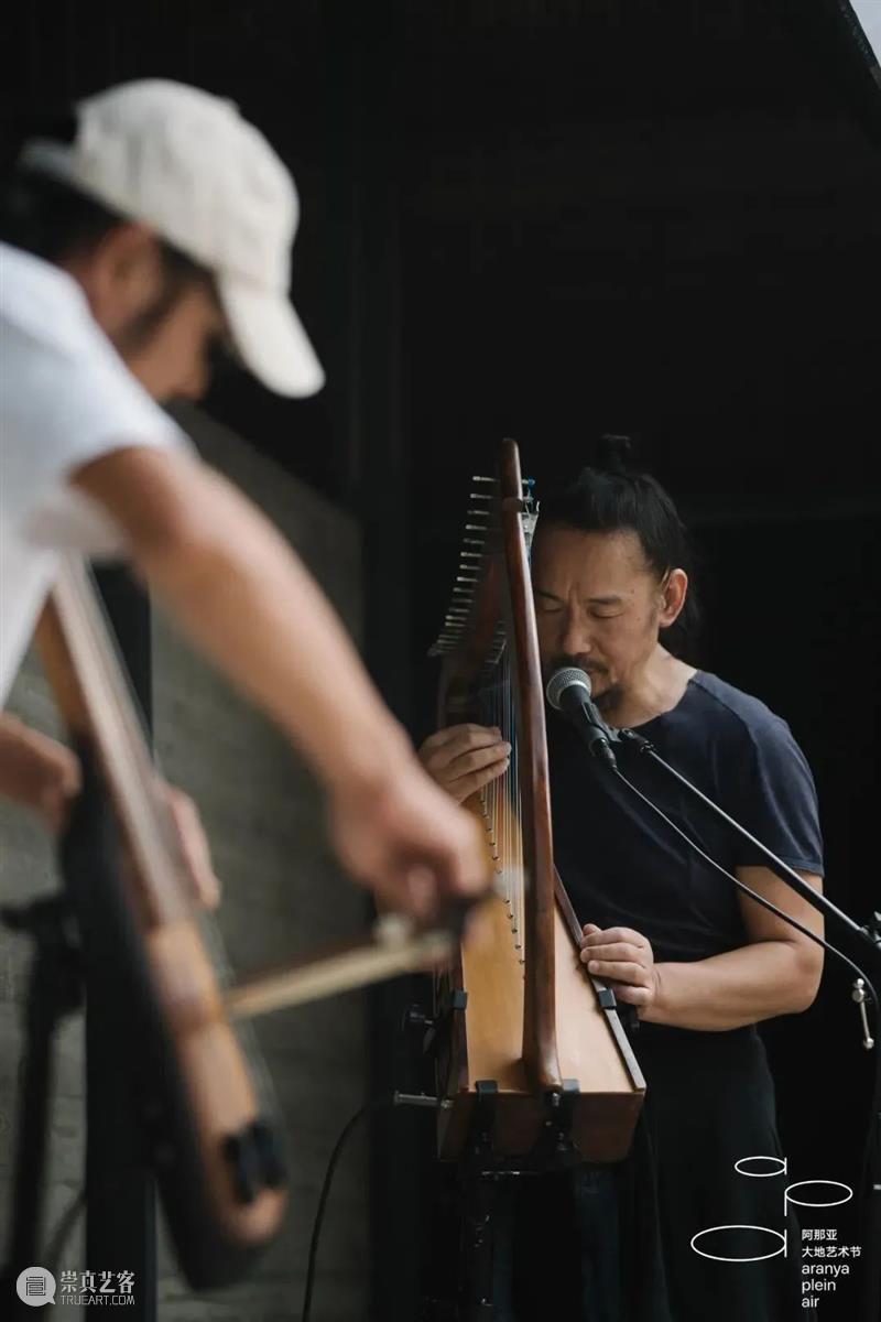 大地艺术节开幕|在阿那亚·金山岭,与艺术不期而遇 视频资讯 aranya 阿那亚 金山岭 艺术 山川 山谷 暑气 内心 世界 天光 云影 崇真艺客